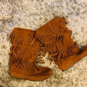 💖 Minnetonka 3 Layer Fringe Boot - Brown